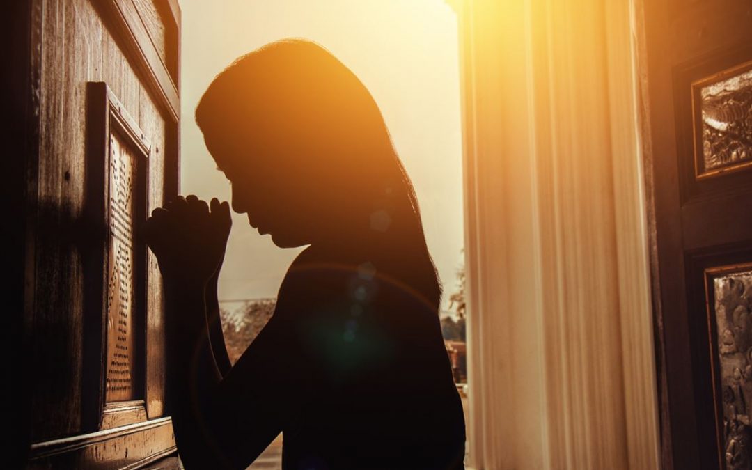 woman praying